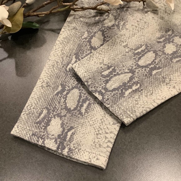 Elliott & Vine Gray Snake Reptile Animal Print Skinny Ankle Crop Jeans NWT - Picture 10 of 13